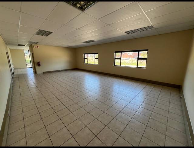 710M² WAREHOUSE TO LET IN LASER PARK